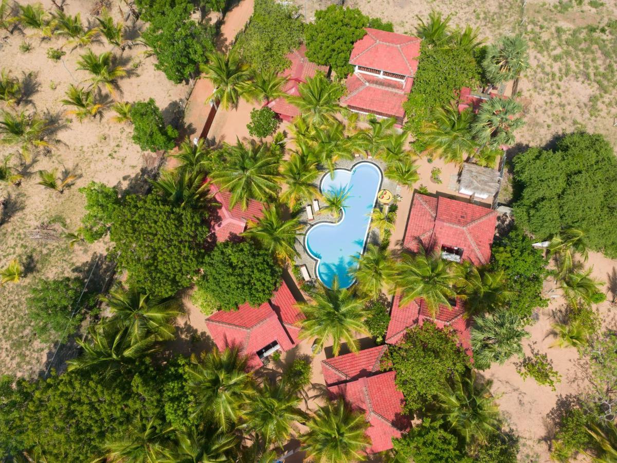 Babar Point Hotel Arugam Bay Bagian luar foto